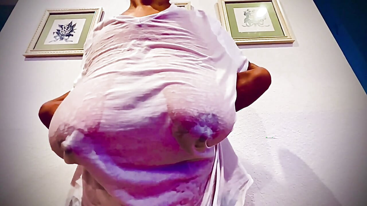 Huge Tits Wet T-shirt Show