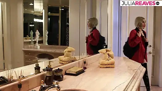 Sevgilisi sıkı amcığını sikerken hatun klitorisini okşuyor