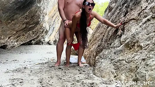 Öffentliches Anal Am Tropischen Strand Mit Sperma Im Mund