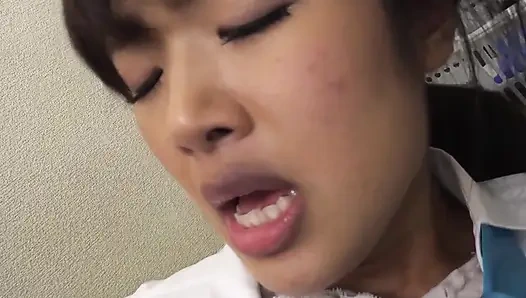 Сцена с японскими продавщицами-1_Beautiful японка Mayuka Momota трахается на складе магазина