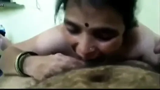 DESI MAID SUCKING, LICKING AND GIVING RIMJOB TO HOUSE OWNER