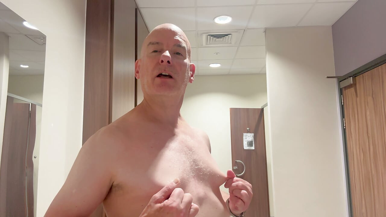 Big Daddy Titty show-off