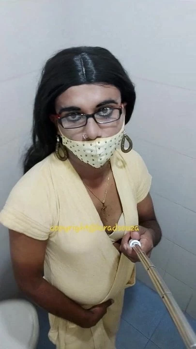 Indian crossdresser Lara D'Souza sexy video