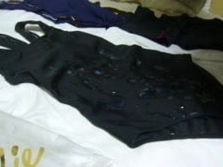 Éjaculation sur mes maillots de bain spandex 4