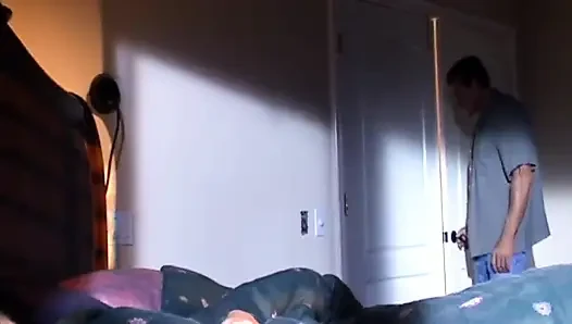 Memek pirang seksi menjilati dogging anal ditembus... Crot di mulut