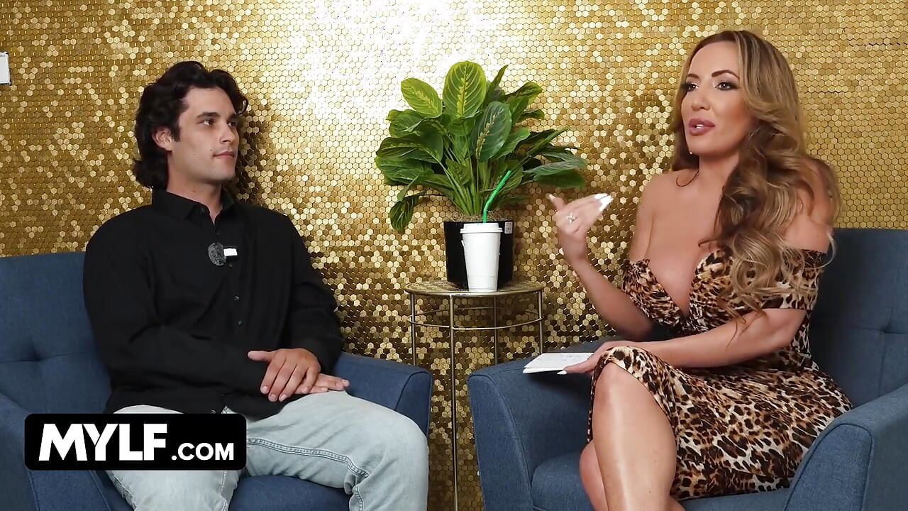 Thick MILF Richelle Ryan Breaks in a Brand New Stud and Takes His Young Cock