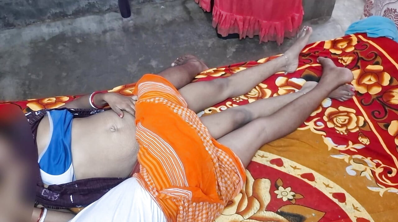 Indian desi chubby wife giving handjob
