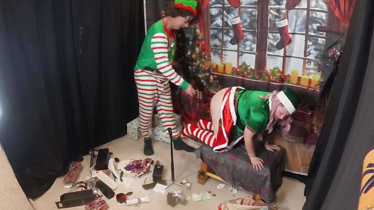 Den 10 Elfky na poličce se sexuálními hračkmi