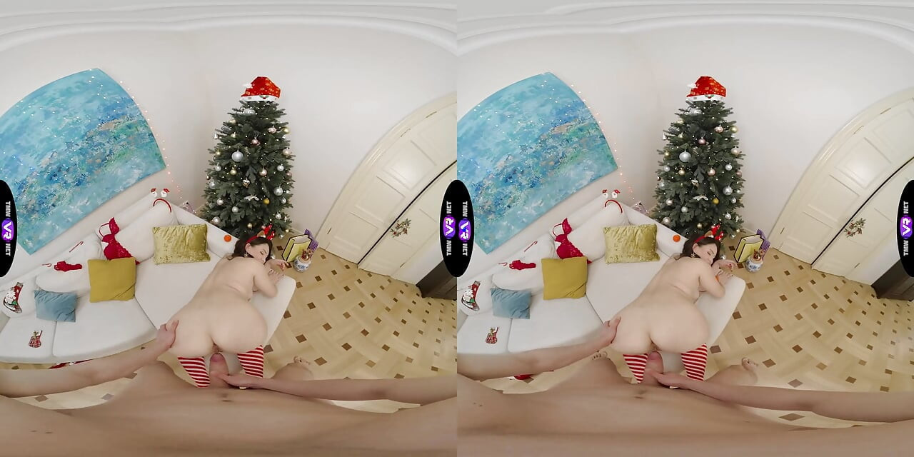 Amelia Ost Forgets Gift Then Kneels For Deep Blowjob And Passionate Fuck - TmwVRnet