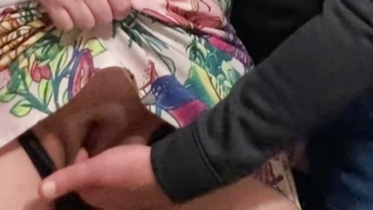 OMG!!! Lelaki tua melancap saya di kereta api bawah tanah