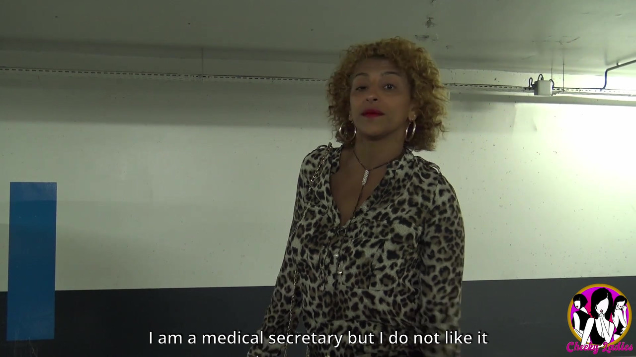 黑人熟女与双插玩重口味3P