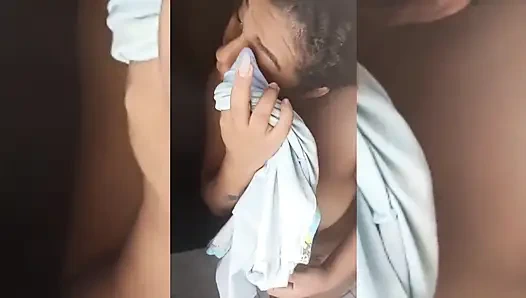 Aku akan mengajak pacarku ke klub malam supaya dia bisa bekerja sebagai pelayan, tapi aku ngentot gaya doggy untuk pertama kali