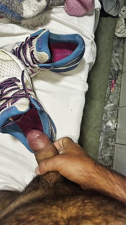 Asics fucking and cum inside
