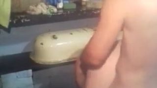 Irina dans le bain de campagne est emportée par la partie 3