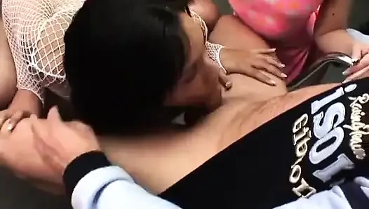 Seksi beyaz kızlar ofisteyken amcık yiyor ve yarak emiyor
