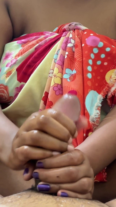 Bhabi gave me nice oiling in private room | Clip 1