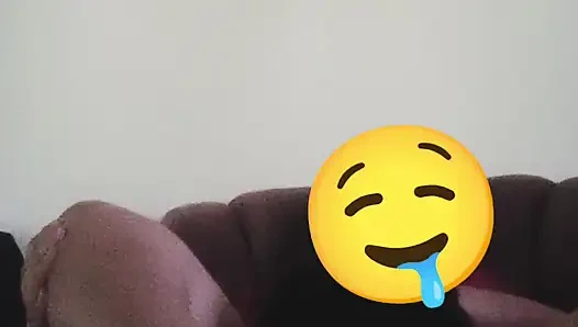 Tetanggaku jilat memekku sampai becek