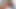セクシーな女が巨大なペニスが剃った秘部を突き刺す中、快感に喘ぐ