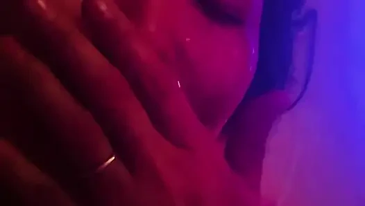 Помогаю замужней женщине мастурбировать