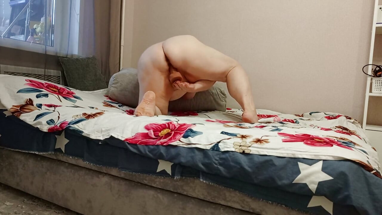 큰 보지 자위로 시작하는 이웃의 아침