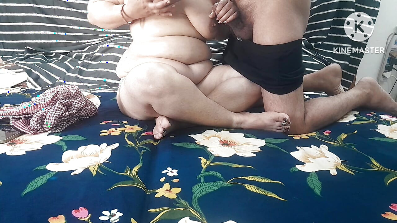 STĂPÂNUL CROITOR FUTE TARE O INDIANCĂ BHABHI SEXY ÎN AUDIO HINDI.