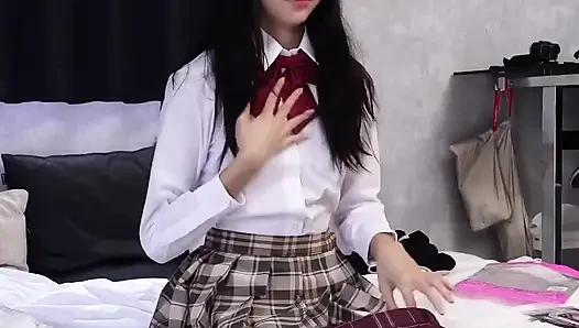 New Vibrator Arrived During Her Live Stream - Boyfriend Puts It to Use on Her