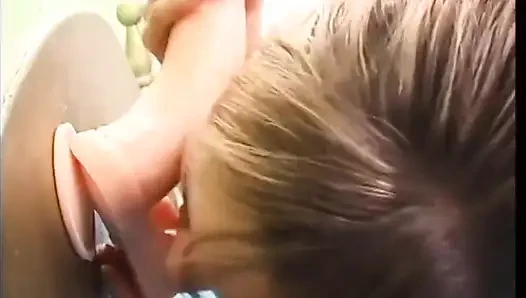 Лесбиянки занимаются страстным сексом в любительском видео