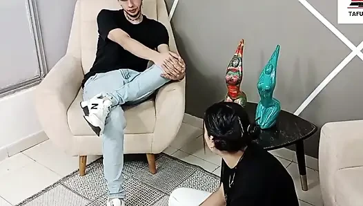Adik tiriku minta aku ngajarin dia caranya ngentot sama pacarnya dan aku ngasih dia seks liar bagian 1