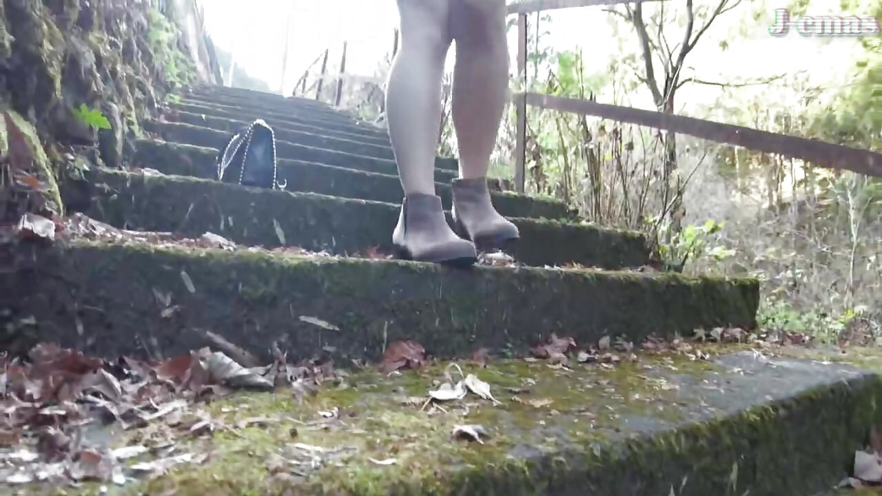 A Daring Beauty Embraces Open Air and Leaves a Warm Trace Where Passion Overflows 1st Half - C