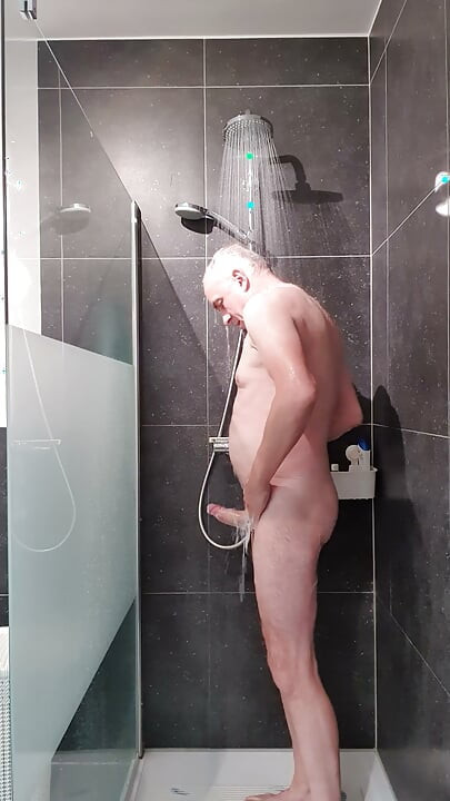 Penyemprotan di kamar mandi
