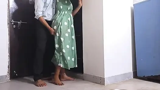 Office Me Ayi Hui Ladki Ne Apni Boss Ke Sath Chut Share Ki