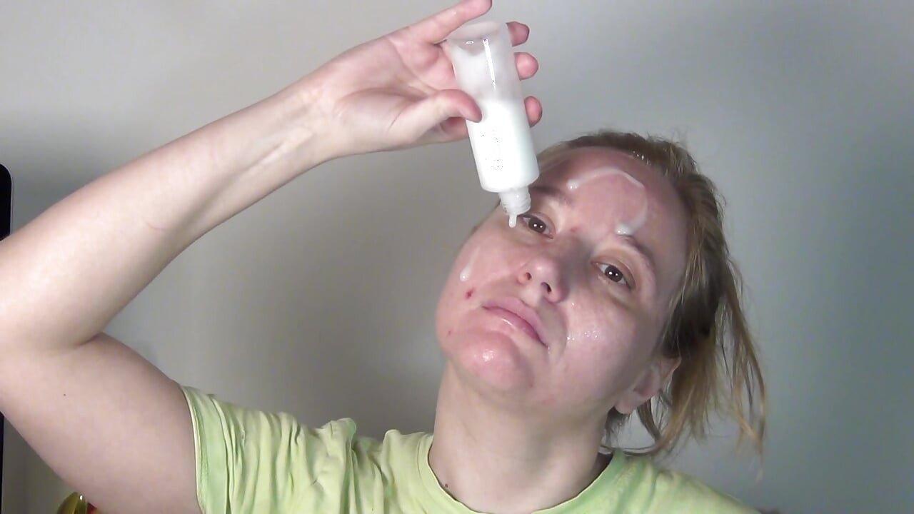 Face massage with dildo