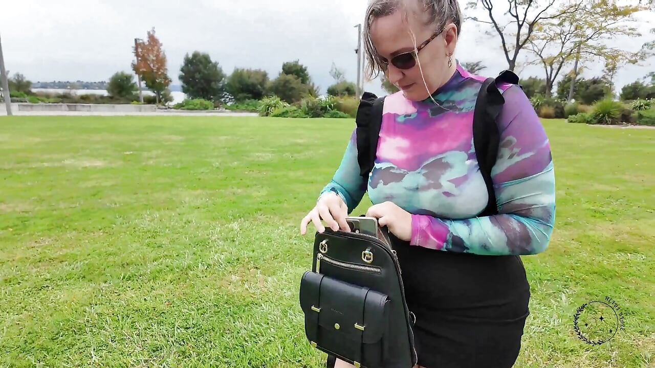Rotorua Vlog: Vibrating Kitty Deep In My Pussy While Walking Through Town