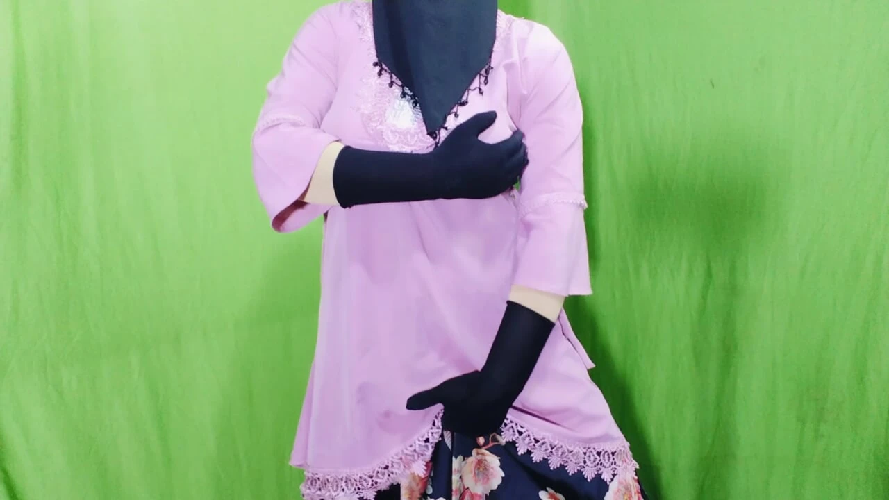 Sauteli mammi apni sauteli beti ko apne premi ke sath tin logon vali chudaee ke sath seks karti hai hindi diyo ke sath