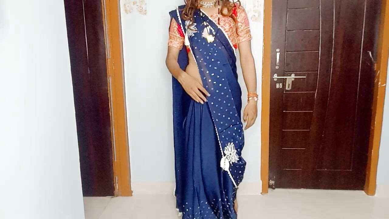 bhabhi ki pahani hu saree our bra panty ko pahan ke use chodne ka ehsaas kiya