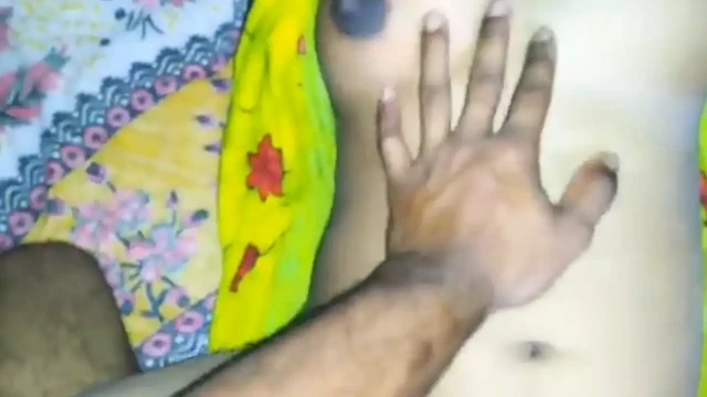 NIndian beautiful Desi girlfriend for the first time in Hindi sex