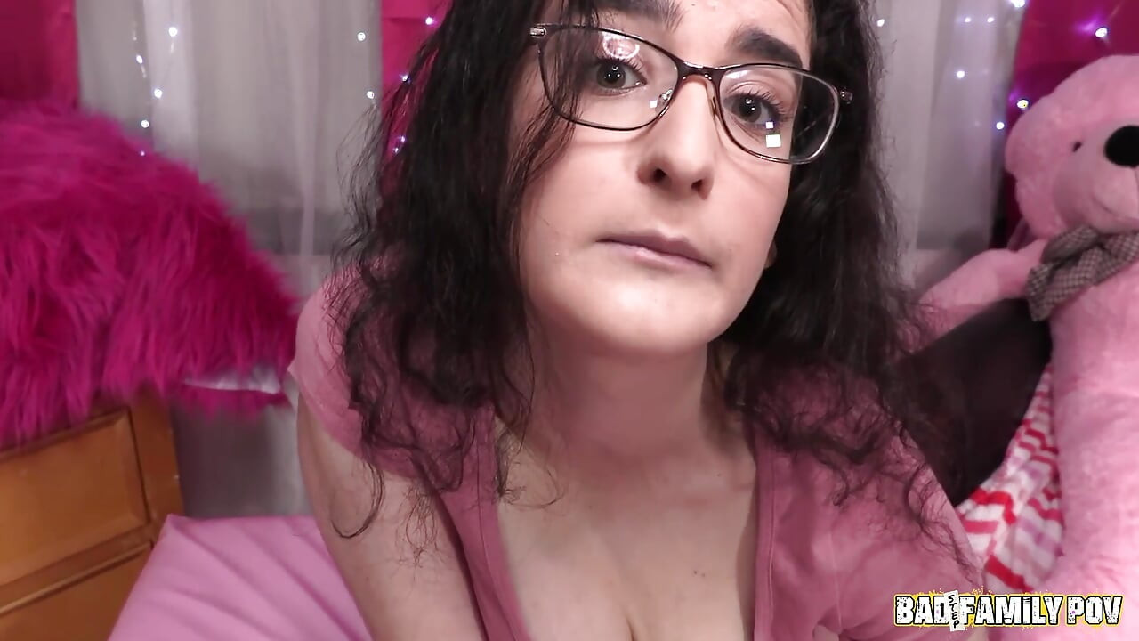 BadFamilyPOV - Η Lyra Lockhart ανταλλάσσει το βυζαρισμένο κορμί της με τα μαθήματα του πατριού της