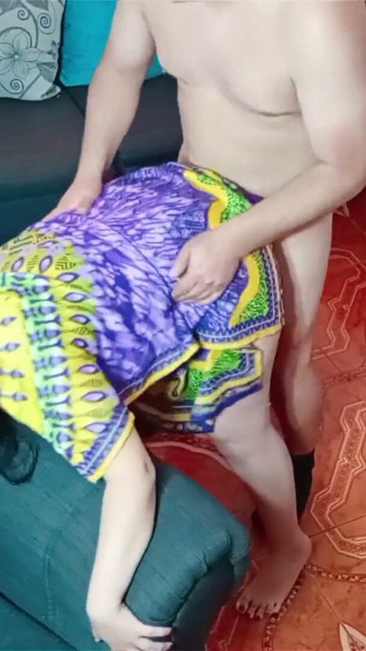 Meine indische stiefmutter verführt mich beim putzen und ich ficke sie hart | Clip 1