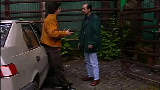 Emmeyi seven ateşli orta yaşlı seksi kadın için İtalyan klasik sikişi