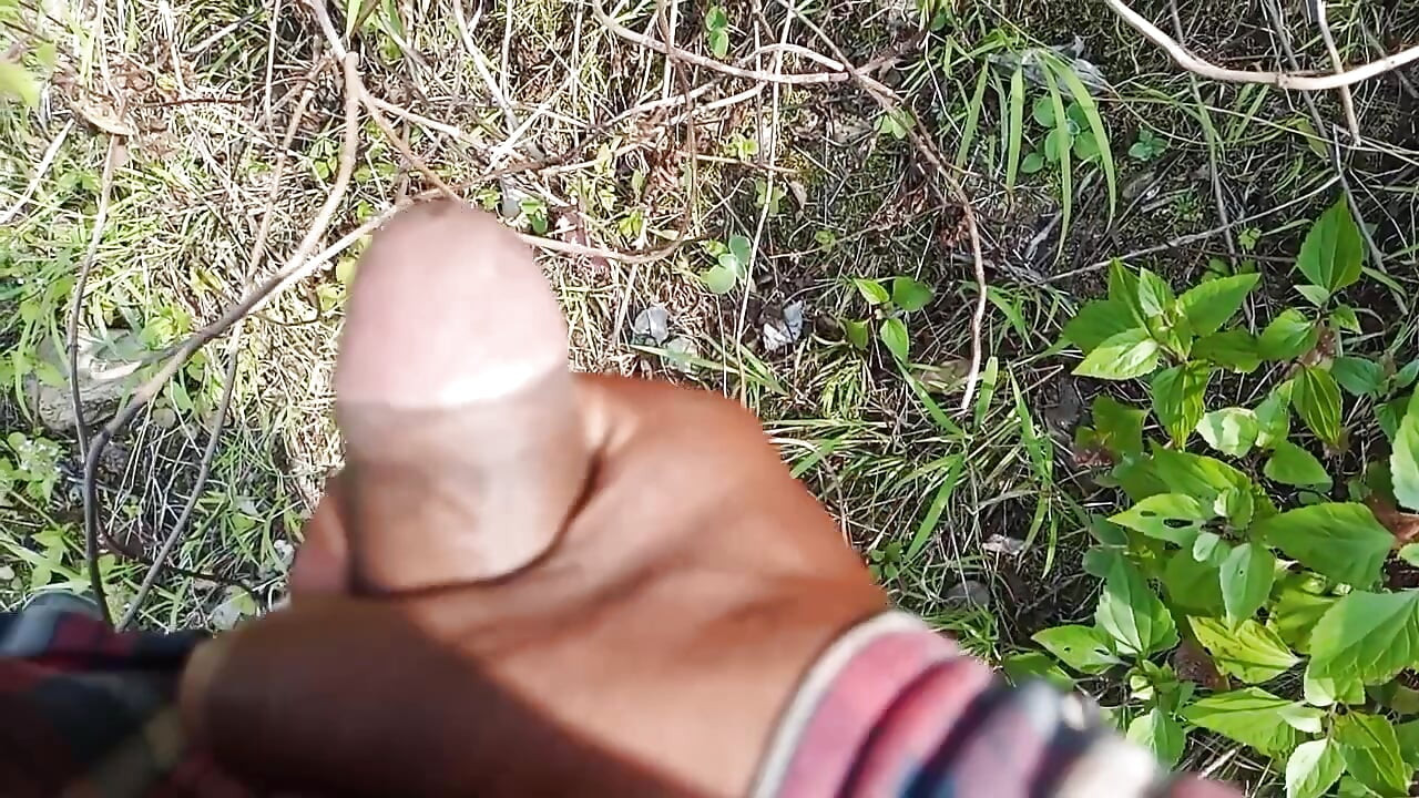 The girl shuddered and ran away from my thick penis and it was fun