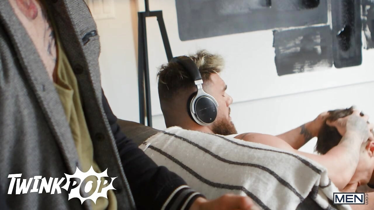 TWINKPOP - Ignored By Bruce Huxley, Joey Mills Turns To William Seed For A Steamy, Satisfying Hookup