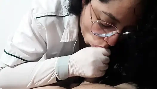 Fahişe doktor bana mutlu sonla bir sınav veriyor