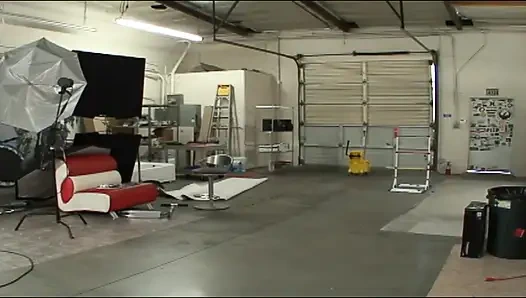 Cooter remaja lezat yang luar biasa mengharapkan terbuka lebar untuk tongkat cinta yang megah