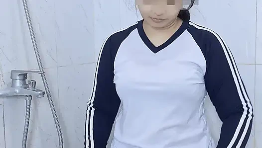 Азиатская девушка в хиджабе принимает душ и бреется перед тем, как наслаждаться ночью с сахарным папочкой - Minokiiko