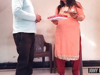 Diwali Special - Indian Chaachi Mahukan Satu Lagi Hadiah & Dikongkek Bhateeja Dalam Gaya Doggy Dengan Audio Hindi jelas Oleh X Darling Anda