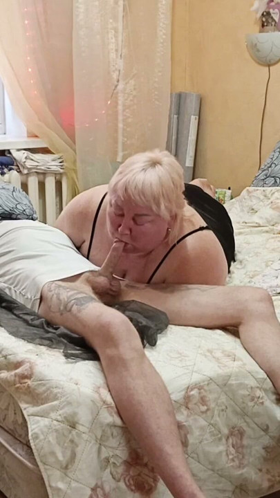 Stepmom gives a good blowjob with cum in her mouth | Clip 3