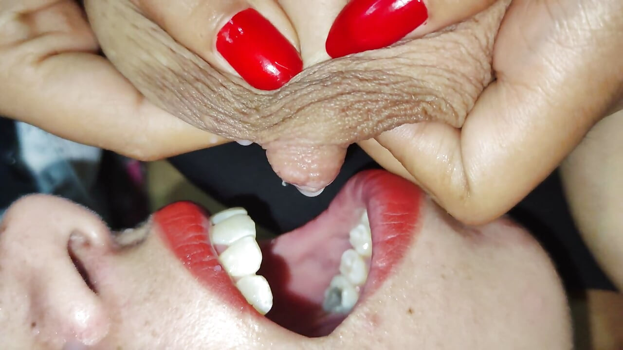 Milky 69 บนโซฟา