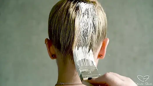 Çıplak başrolde Charlie Forde