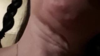 Bite dans la chatte et vibro sur le clitoris