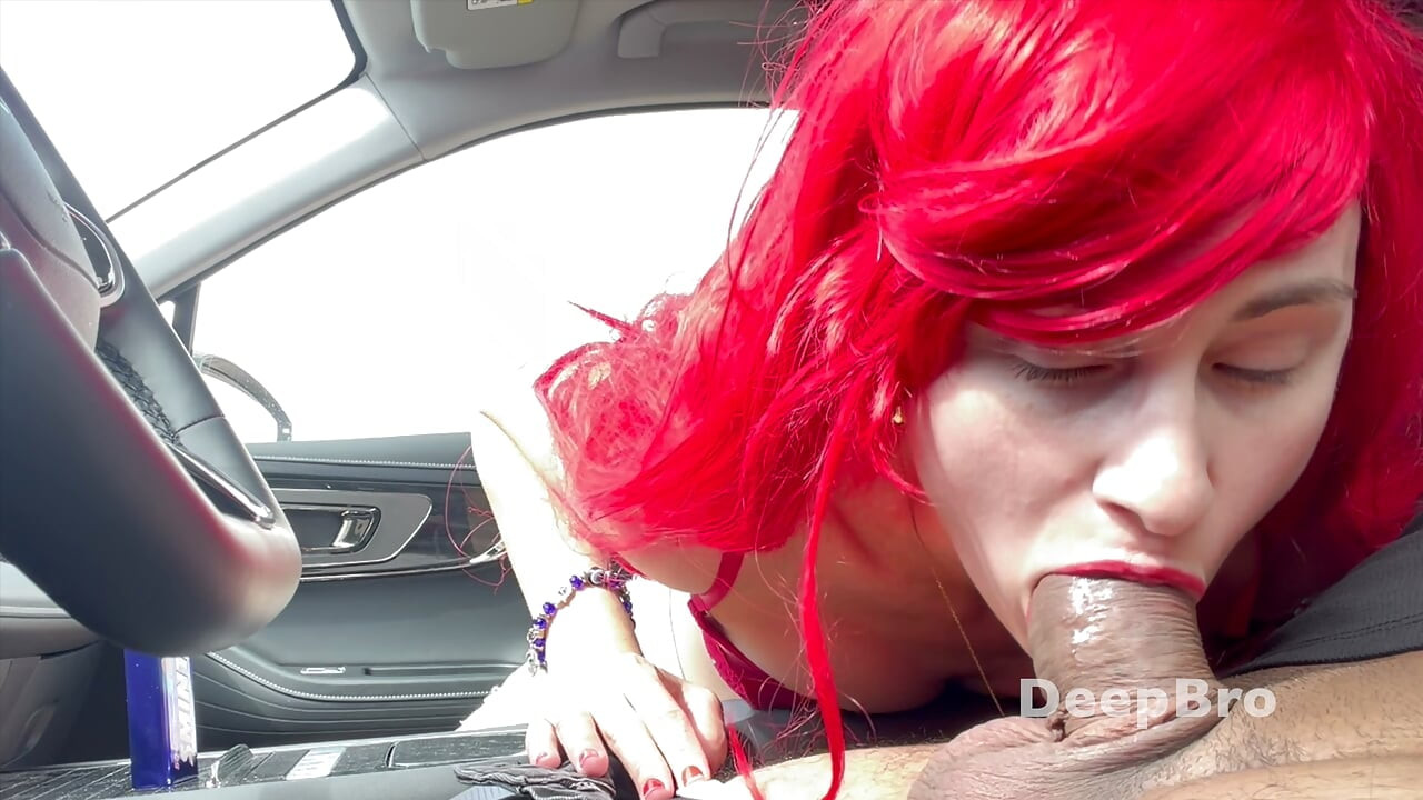 I picked up a naughty slut and we started playing in the back seat